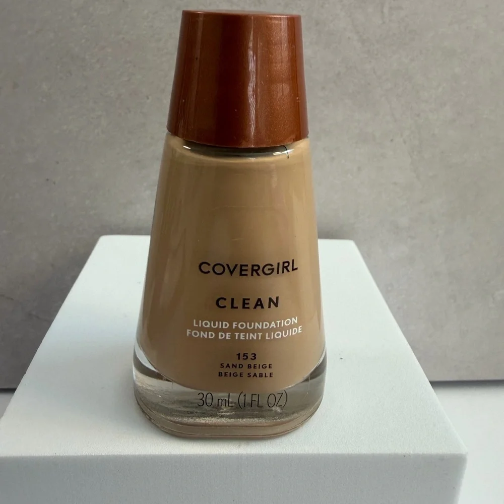💚4/$10 CoverGirl Clean Liquid Foundation - Sand Beige